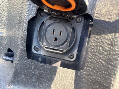 Used 2024 GMC Sierra 1500 SLT image 39