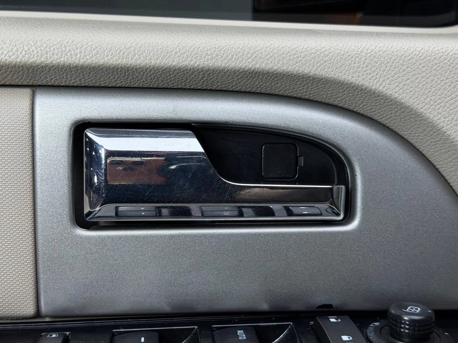 Used 2013 Ford Expedition Limited RWD image 31