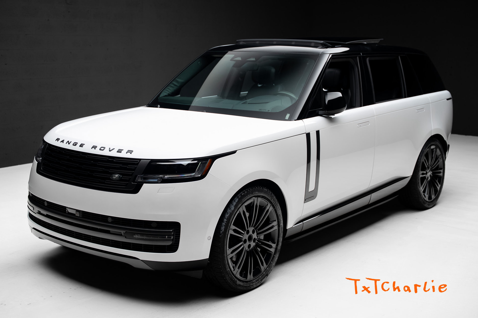 Used 2024 Land Rover Range Rover Long Wheelbase Autobiography AWD/4WD image 1