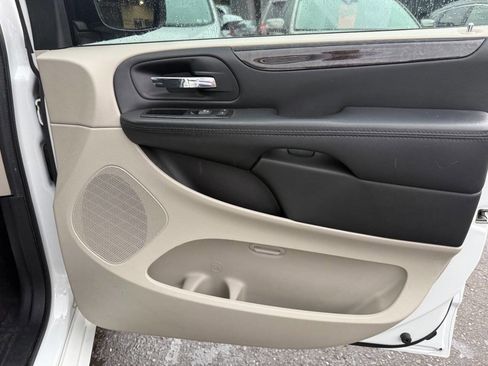 Used 2015 Dodge Grand Caravan SXT w/ Security Group image 39