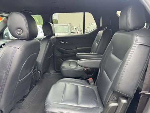 Used 2023 Chevrolet Traverse LT FWD image 14