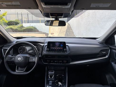Used 2025 Nissan Rogue SV FWD image 35