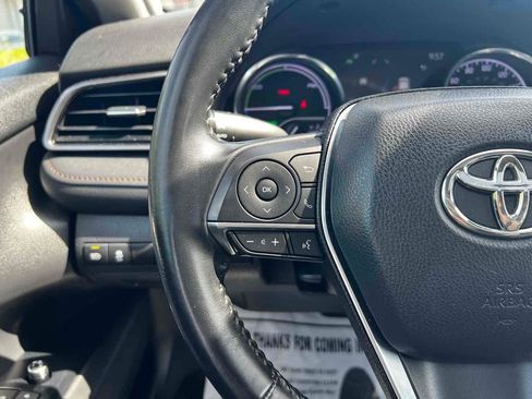 Used 2020 Toyota Camry XLE w/ Sunroof Package image 22