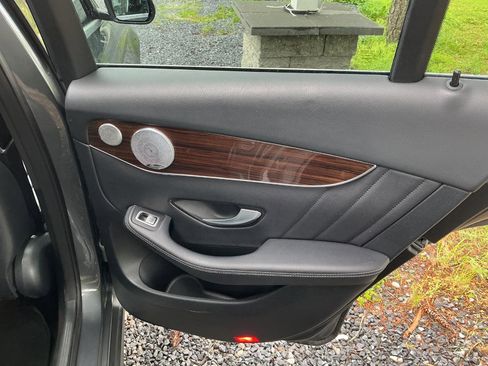 Used 2019 Mercedes-Benz GLC 300 4MATIC image 20