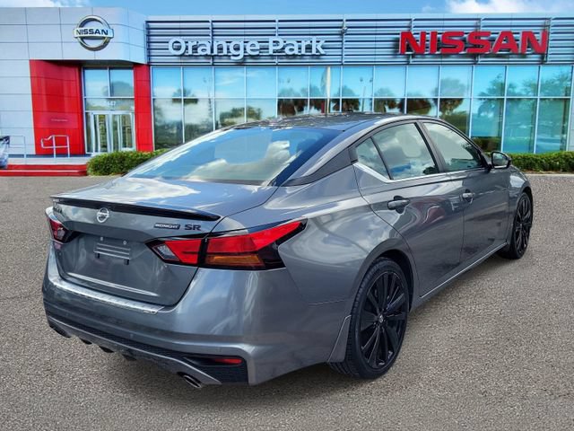 Used 2022 Nissan Altima 2.5 SR w/ Midnight Edition Package FWD image 2