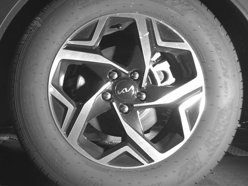 Used 2025 Kia Sportage LX image 14