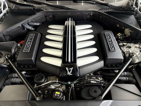 Used 2016 Rolls-Royce Dawn image 29