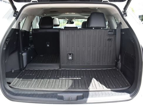 Used 2022 Toyota Highlander XLE AWD/4WD image 21