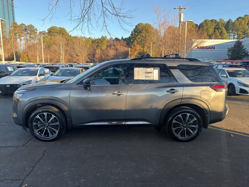 New 2026 Nissan Pathfinder Platinum image 4
