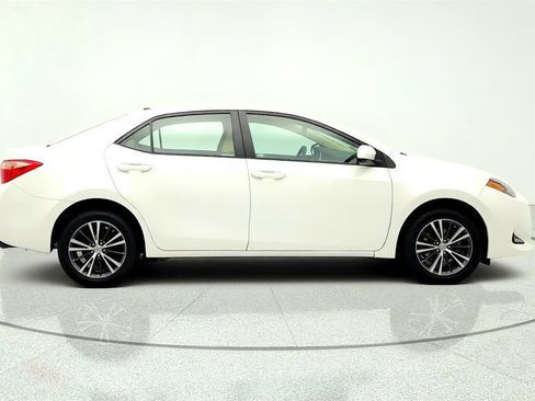 Used 2019 Toyota Corolla LE w/ LE Premium Package w/Moonroof FWD image 4