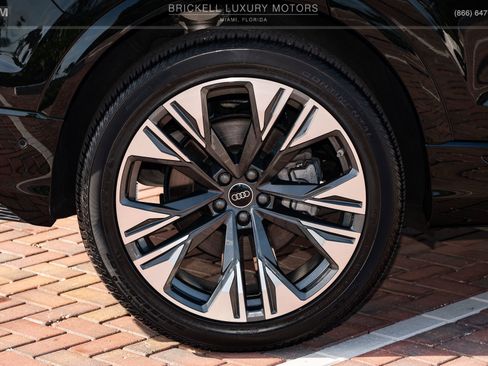 Used 2025 Audi Q8 Prestige image 42