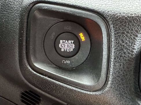 Used 2024 Jeep Gladiator Sport AWD/4WD image 9
