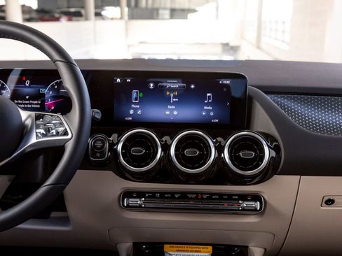 New 2026 Mercedes-Benz GLA 250 image 13