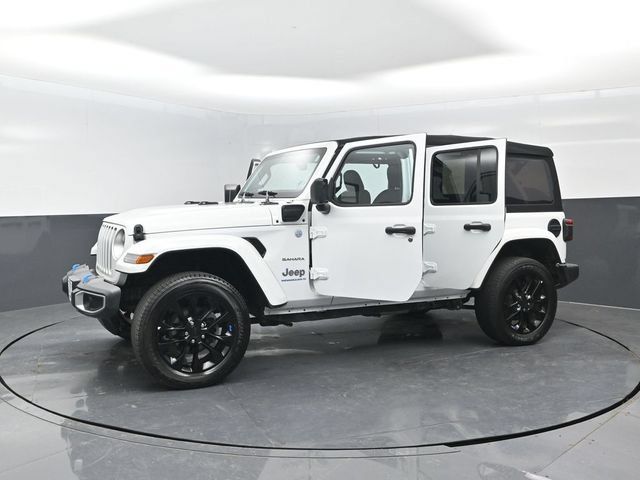 Used 2023 Jeep Wrangler Unlimited Sahara w/ Cold Weather Group AWD/4WD image 27