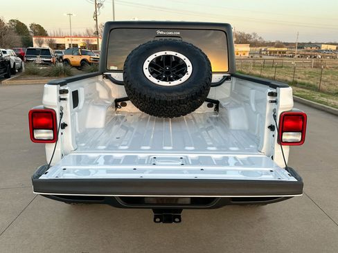 New 2025 Jeep Gladiator Sport image 22