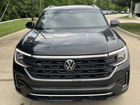 Certified 2024 Volkswagen Atlas Cross Sport SEL R-Line AWD/4WD image 3
