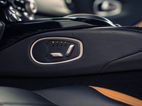 Used 2020 Aston Martin V8 Vantage Coupe RWD image 28