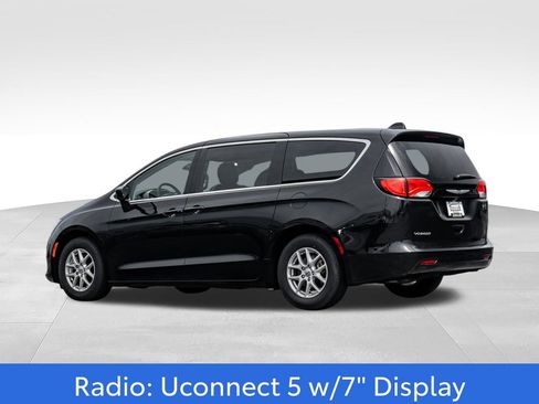 Used 2023 Chrysler Voyager LX FWD image 5