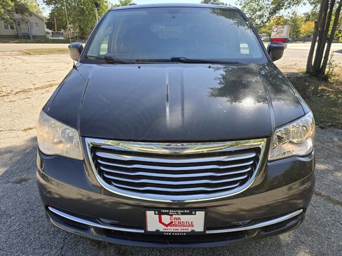 Used 2012 Chrysler Town & Country Touring w/ Driver Convenience Group image 2