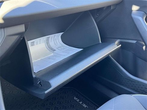 Used 2025 Volkswagen Jetta Sport image 34