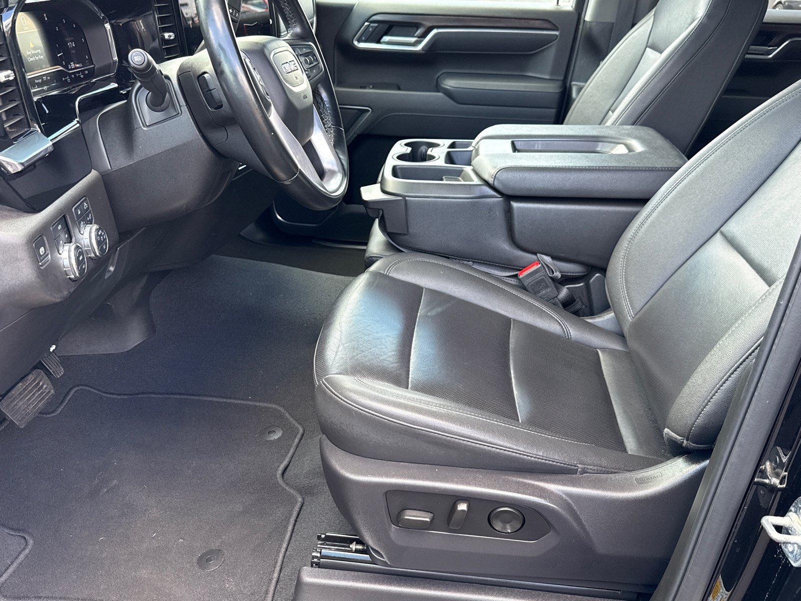 Used 2025 GMC Sierra 1500 SLT AWD/4WD image 9