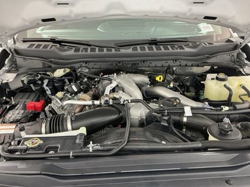 Certified 2025 Ford F450 Lariat w/ FX4 Off-Road Package image 36