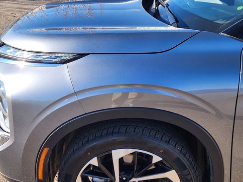 Used 2024 Mitsubishi Outlander SE image 6