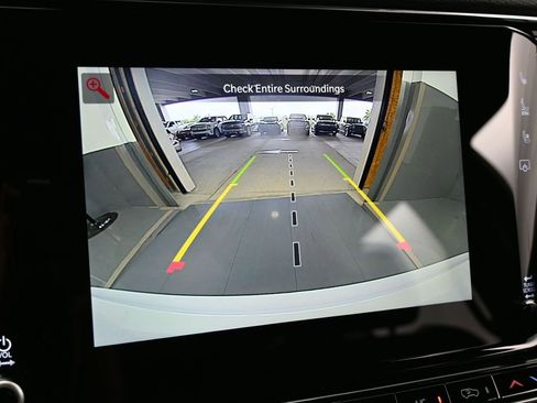 Used 2023 Jeep Wagoneer L Series III w/ Preferred Equipment Group image 18