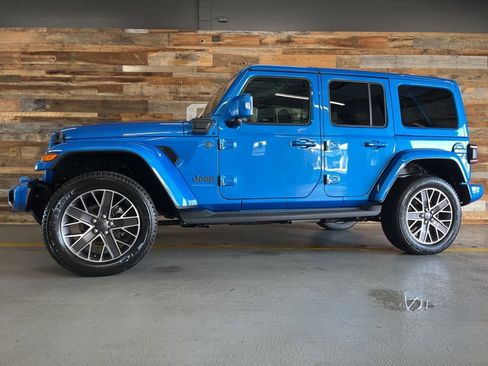 Used 2023 Jeep Wrangler Unlimited Sahara image 20