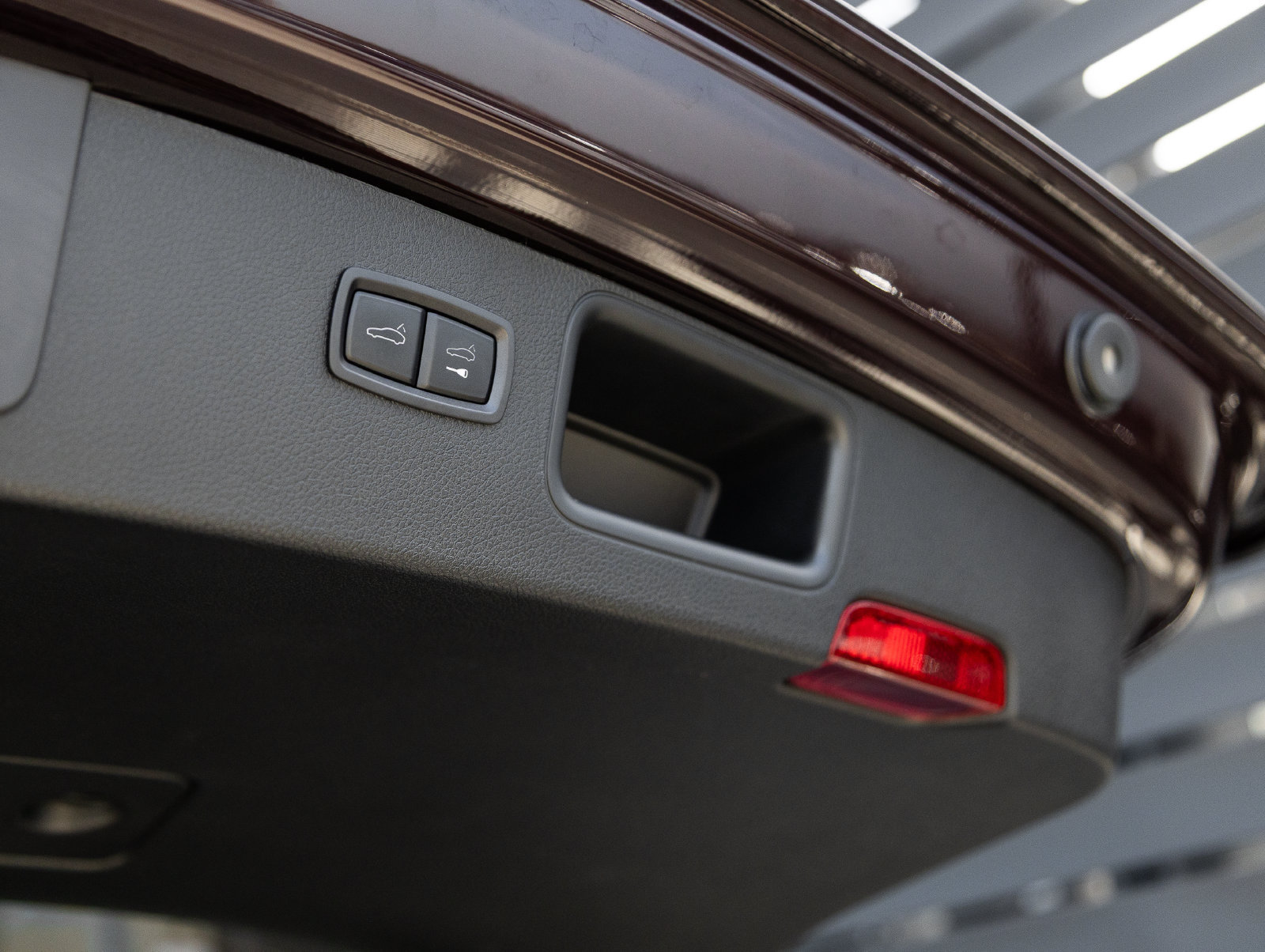 Certified 2024 Porsche Macan AWD/4WD image 31