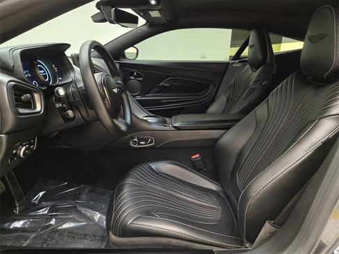 Used 2020 Aston Martin DB11 Coupe image 18