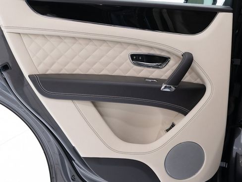 Used 2020 Bentley Bentayga V8 image 22