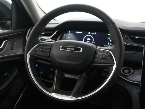 Used 2023 Jeep Grand Cherokee 30th Anniversary AWD/4WD image 14