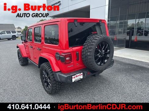 Used 2021 Jeep Wrangler Unlimited Sahara w/ Cold Weather Group AWD/4WD image 7