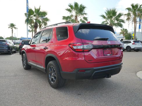 Used 2025 Honda Pilot TrailSport image 9