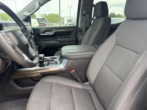 Used 2024 Chevrolet Silverado 1500 LT Trail Boss w/ Convenience Package II AWD/4WD image 5