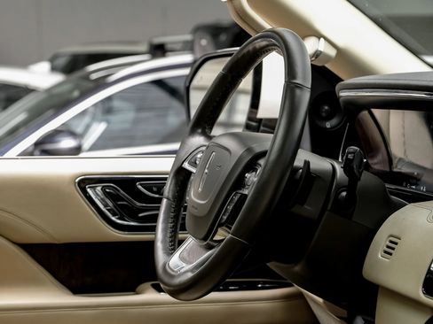 Used 2021 Lincoln Navigator Reserve image 15