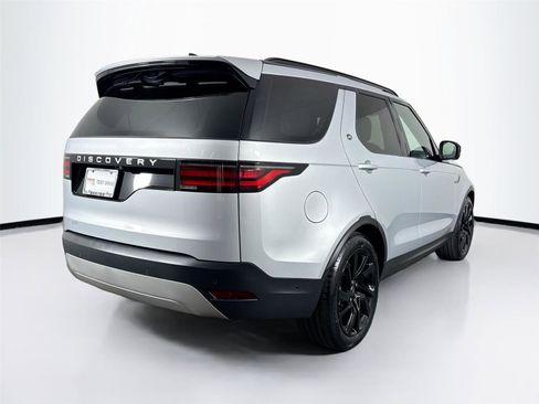 Used 2024 Land Rover Discovery S image 12