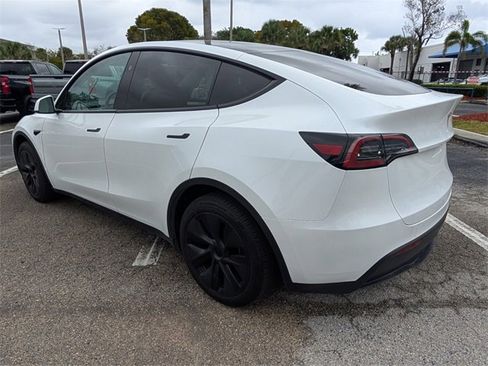 Used 2025 Tesla Model Y Long Range image 4