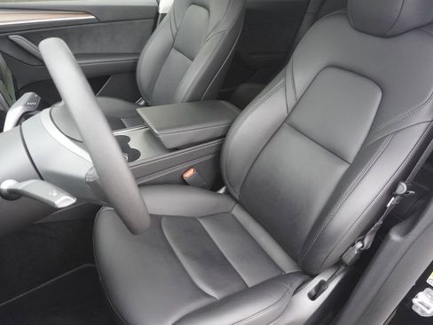 Used 2023 Tesla Model Y Long Range image 19