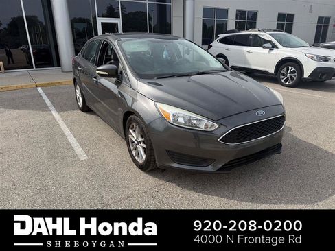 Used 2016 Ford Focus SE FWD image 1