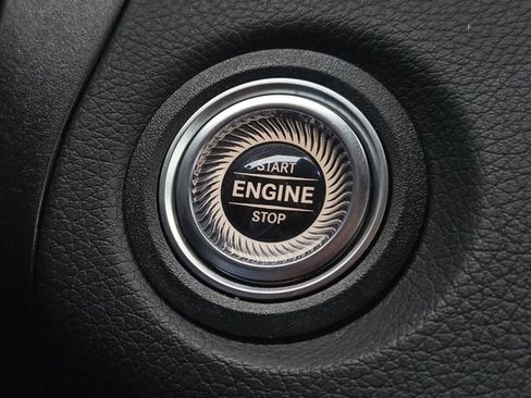 Used 2022 Mercedes-Benz GLC 300 4MATIC image 25