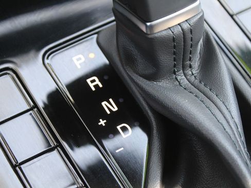 Used 2025 Kia Niro LX image 33