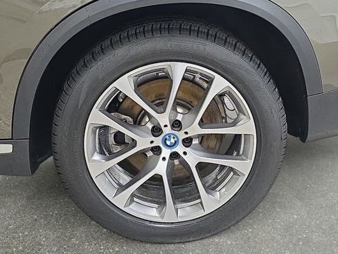 Certified 2024 BMW X5 xDrive50e w/ Premium Package AWD/4WD image 33