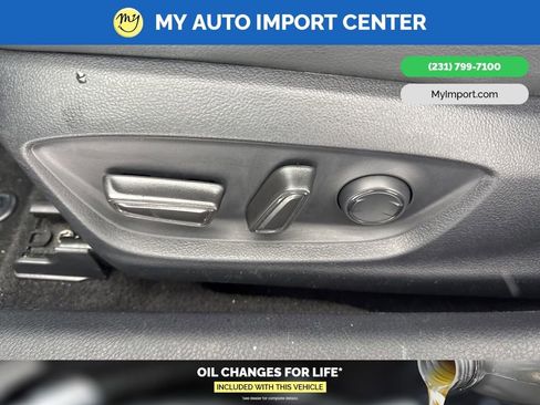 Used 2023 Toyota Camry XLE image 12