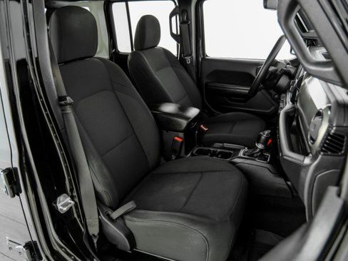 Used 2018 Jeep Wrangler Unlimited Sport image 31