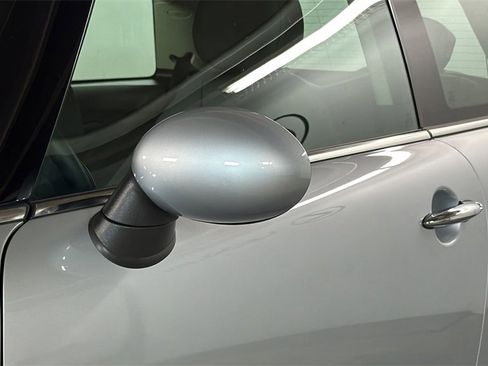 Used 2011 MINI Cooper Hardtop image 5