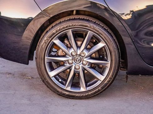 Used 2018 MAZDA MAZDA3 Grand Touring w/ Premium Equipment Package image 12