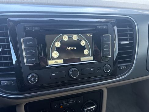 Used 2015 Volkswagen Beetle R-Line image 12