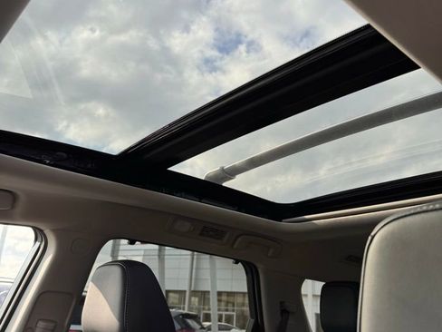 Used 2025 Nissan Pathfinder Platinum image 22